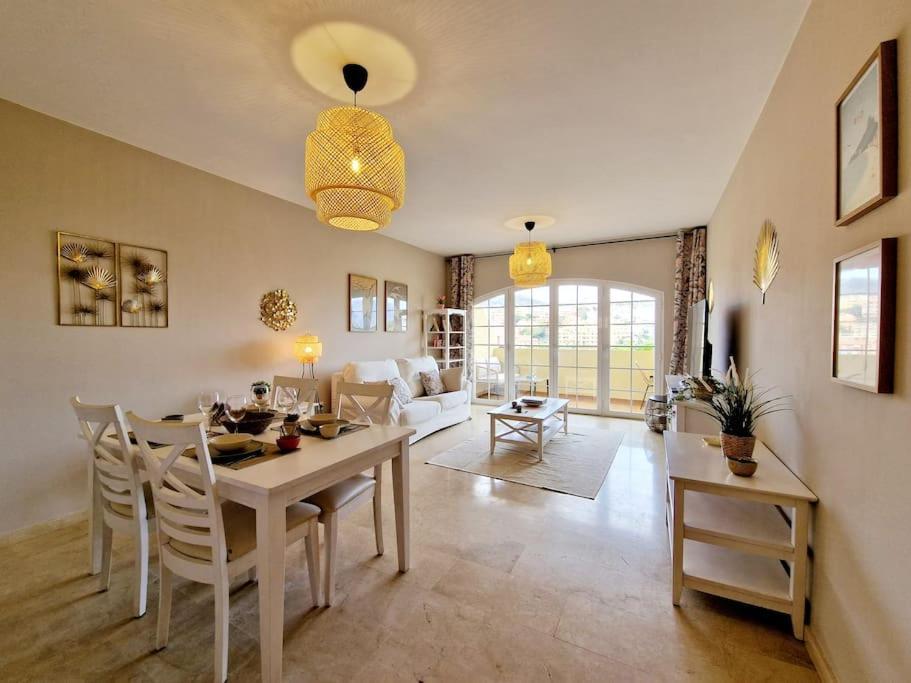 Appartamento Royal Golf View: 2Br, Pools & Ac Sitio de Calahonda Esterno foto