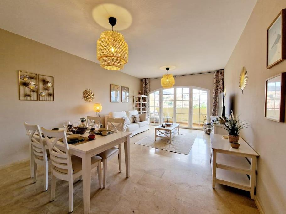 Appartamento Royal Golf View: 2Br, Pools & Ac Sitio de Calahonda Esterno foto