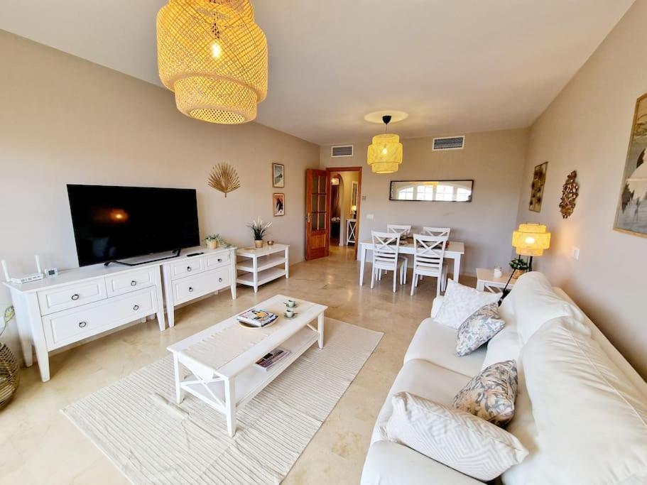 Appartamento Royal Golf View: 2Br, Pools & Ac Sitio de Calahonda Esterno foto