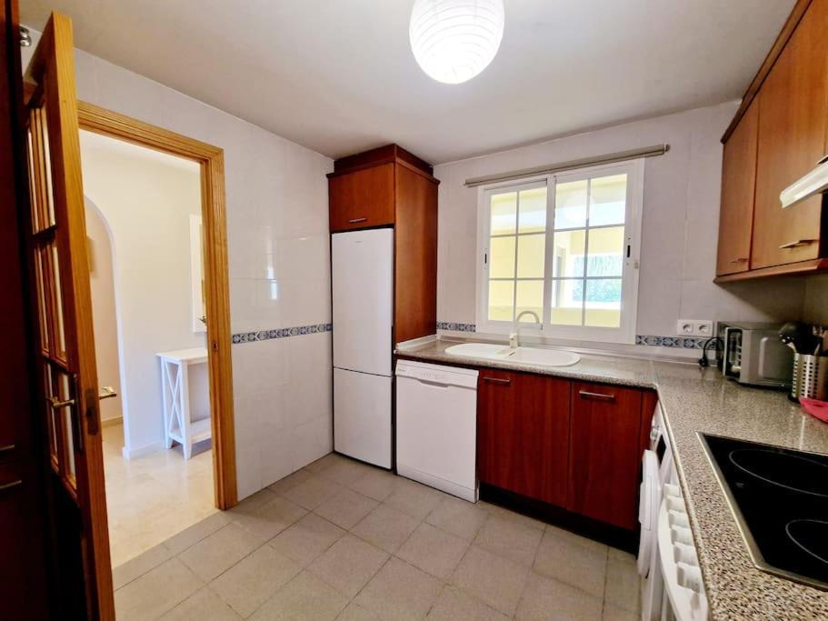Appartamento Royal Golf View: 2Br, Pools & Ac Sitio de Calahonda Esterno foto
