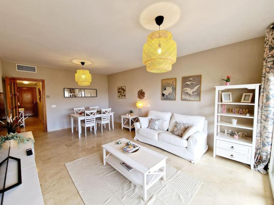 Appartamento Royal Golf View: 2Br, Pools & Ac Sitio de Calahonda Esterno foto