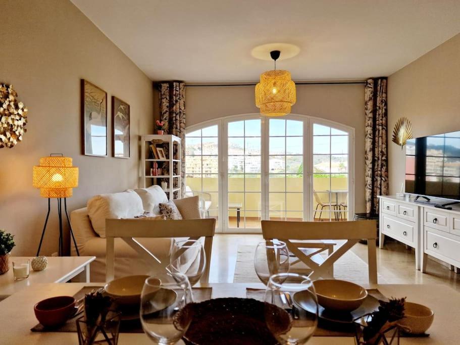 Appartamento Royal Golf View: 2Br, Pools & Ac Sitio de Calahonda Esterno foto