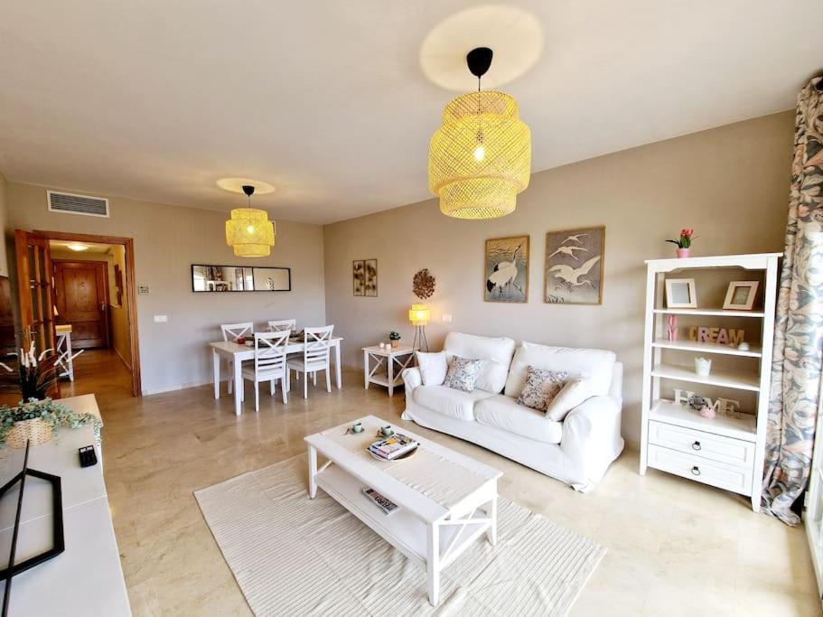 Appartamento Royal Golf View: 2Br, Pools & Ac Sitio de Calahonda Esterno foto